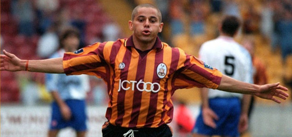 Edinho celebrating a goal